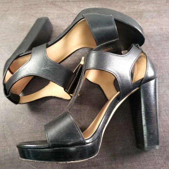 Michael Kors "BERKLEY" Black Leather Heeled Sandals with Gold Zipper  - Size 7M - Picture 2 of 6